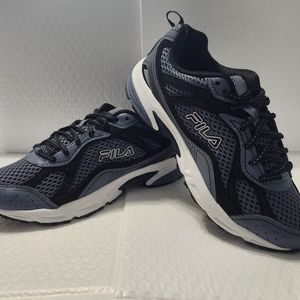 Womens Fila windshift 15 running shoes in size 6.5 NWOT
